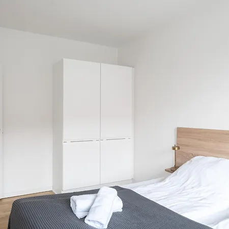 Beautiful 2-br W A Balcony In Frederiksberg - 205 *