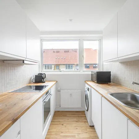 Beautiful 2-br W A Balcony In Frederiksberg - 205 *
